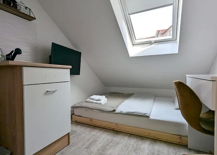 Miniscule Urban Tent