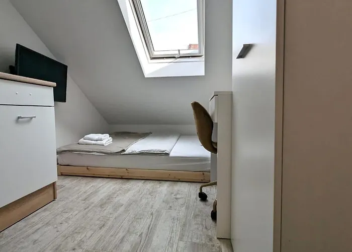Miniscule Urban Tent