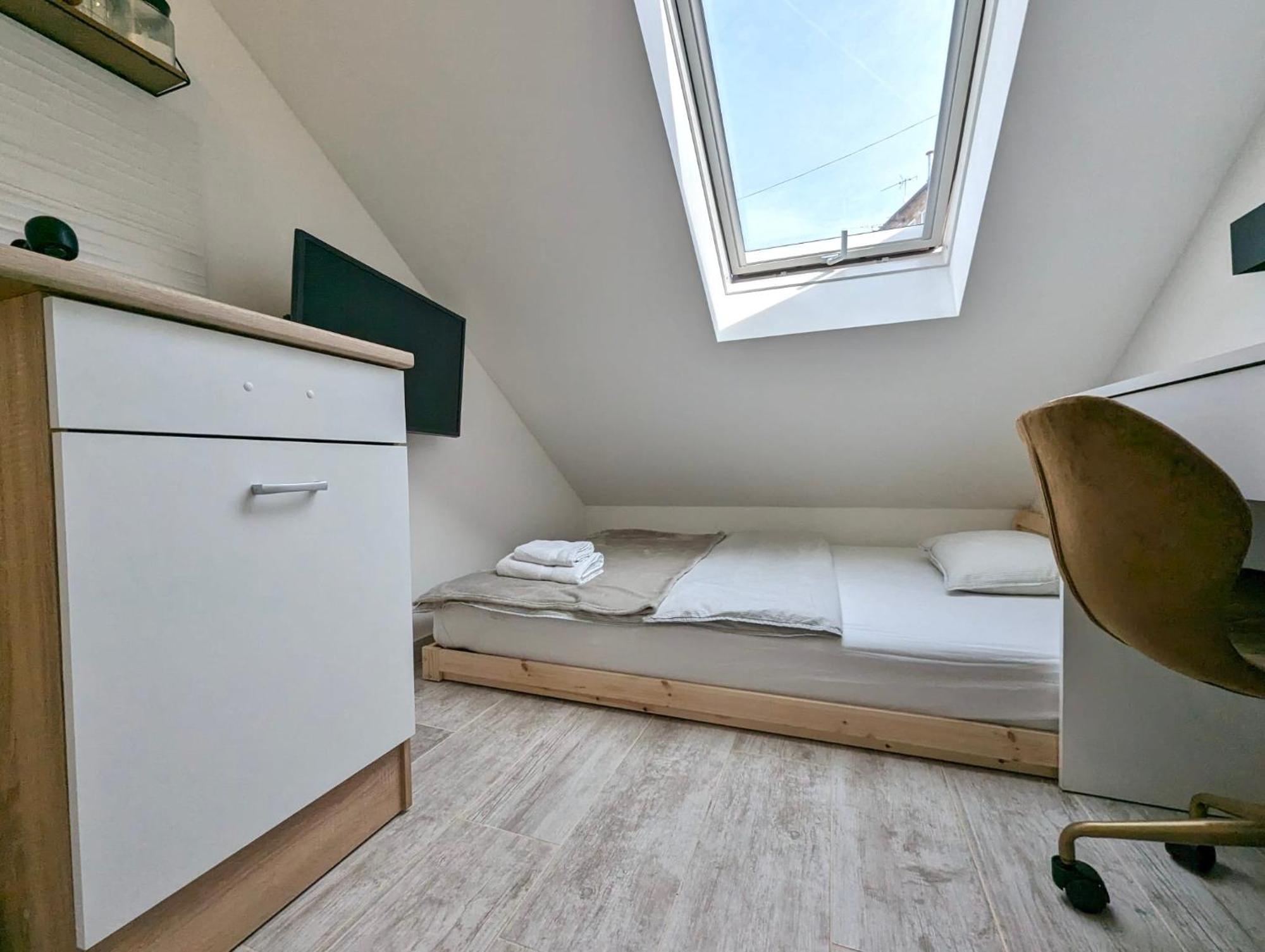 Miniscule Urban Tent * Záhřeb