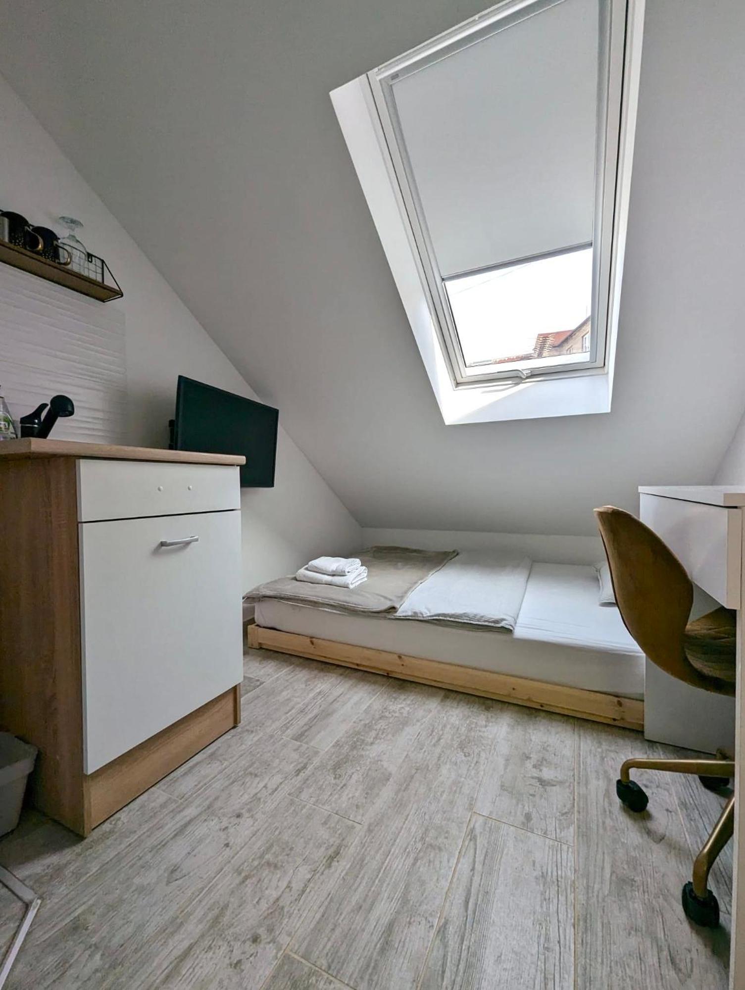 Miniscule Urban Tent Apartman